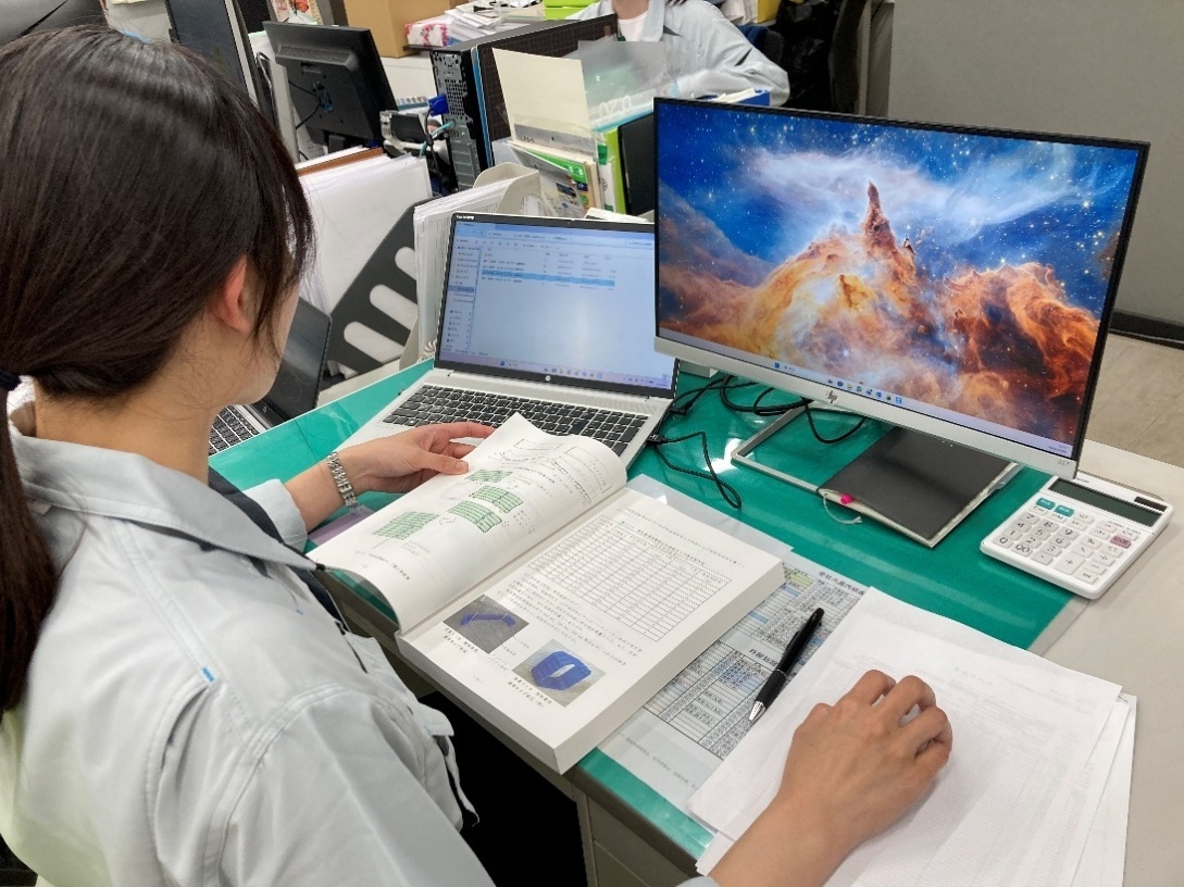 事務職の仕事風景